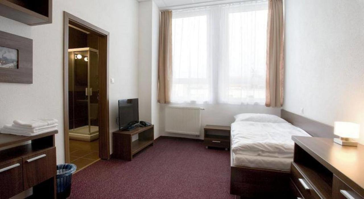 Hotel Branc, Garni Senica Eksteriør bilde